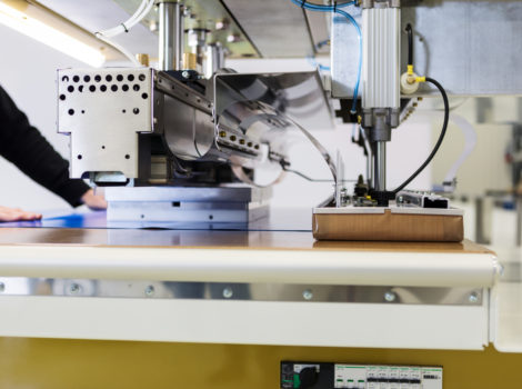 This is a photo showing a side view of the Forsstrom machine TX-Mega, focusing on the large distance between the welding electrode and the earth electrode.